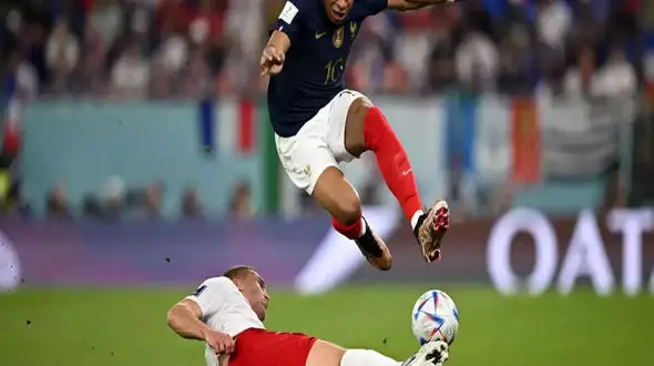 پیروزی سخت فرانسه مقابل دانمارک/ خروس ها اولین تیم صعود کنند/ جام جهانی 2022 قطر