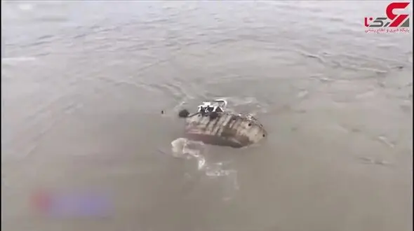 نجات سرنشینان کشتی، چند ثانیه قبل از فرورفتن آن در دریا + فیلم لحظه عملیات
