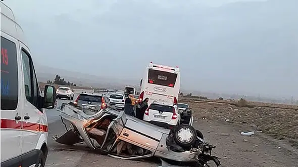 6 کشته و زخمی در تصادف زنجیره ای در آزادراه خرم آباد پل زال