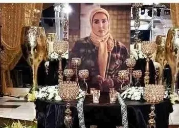 نگاهی به سینی‌های تزئین شده خرما، حلوا و دیزاین شیک شمع میز عزای هنرمندان پیشکسوت و جوان ایرانی که یادشان همیشه در قلب‌ها جاودان است+عکس