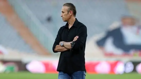 درگیری یحیی با حاضران روی سکوهای فولادشهر!