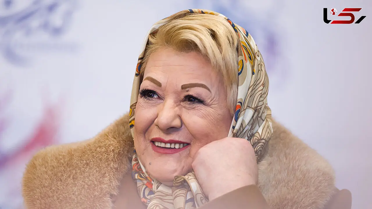 فیلم آوازخوانی لادن ژاوه وند جمیله خانم با آهنگ آغاسی در پشت صحنه سریال صفا با خانواده  / همه بازیگران و منوچهر هادی دورش جمع اند