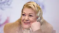 فیلم آوازخوانی لادن ژاوه وند جمیله خانم با آهنگ آغاسی در پشت صحنه سریال صفا با خانواده  / همه بازیگران و منوچهر هادی دورش جمع اند