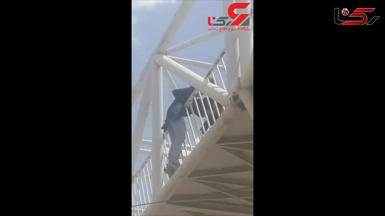 فیلم لحظه خودکشی دخترجوان از پل عابر / در رباط کریم رخ داد