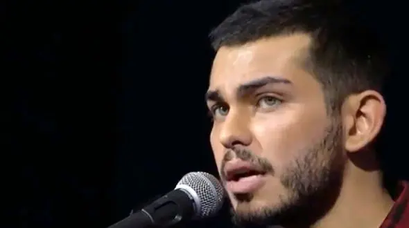 اجرای زیبای آهنگ والایار توسط ارسلان قاسمی/ از خواب برگشتم به تنهایی ... پل میزنم از تو به زیبایی+فیلم