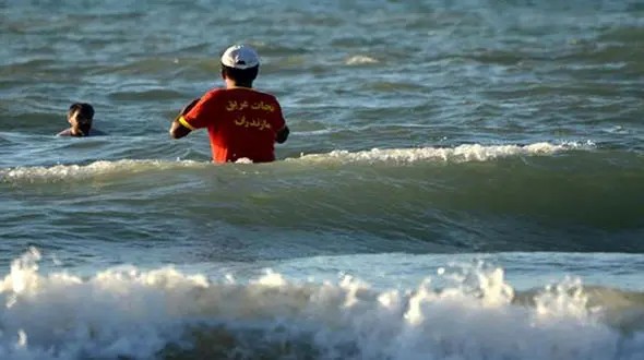 قهرمانی ناجیان غریق با پایان تلخ / دو ناجی در تنکابن مصدوم شدند