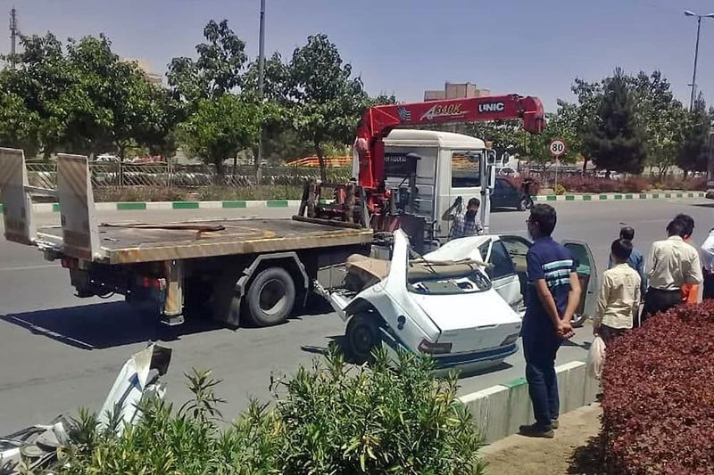 دو نیم شدن سواری پژوه 405 بدلیل تصادف عجیب 3