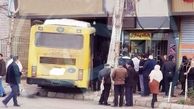 وحشت در شیرینی فروشی قزوین/ اتوبوس وارد مغازه شد !+عکس