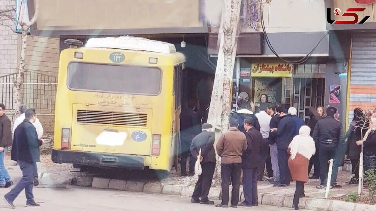 وحشت در شیرینی فروشی قزوین/ اتوبوس وارد مغازه شد !+عکس