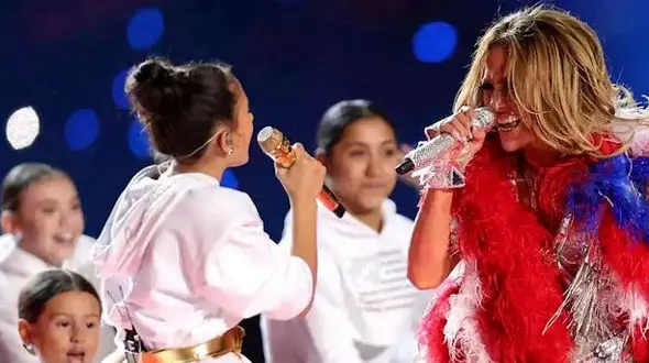 دختر جنیفر لوپز ستاره سوپربول شد/ غوغای جی‌لو و شکیرا + تصاویر