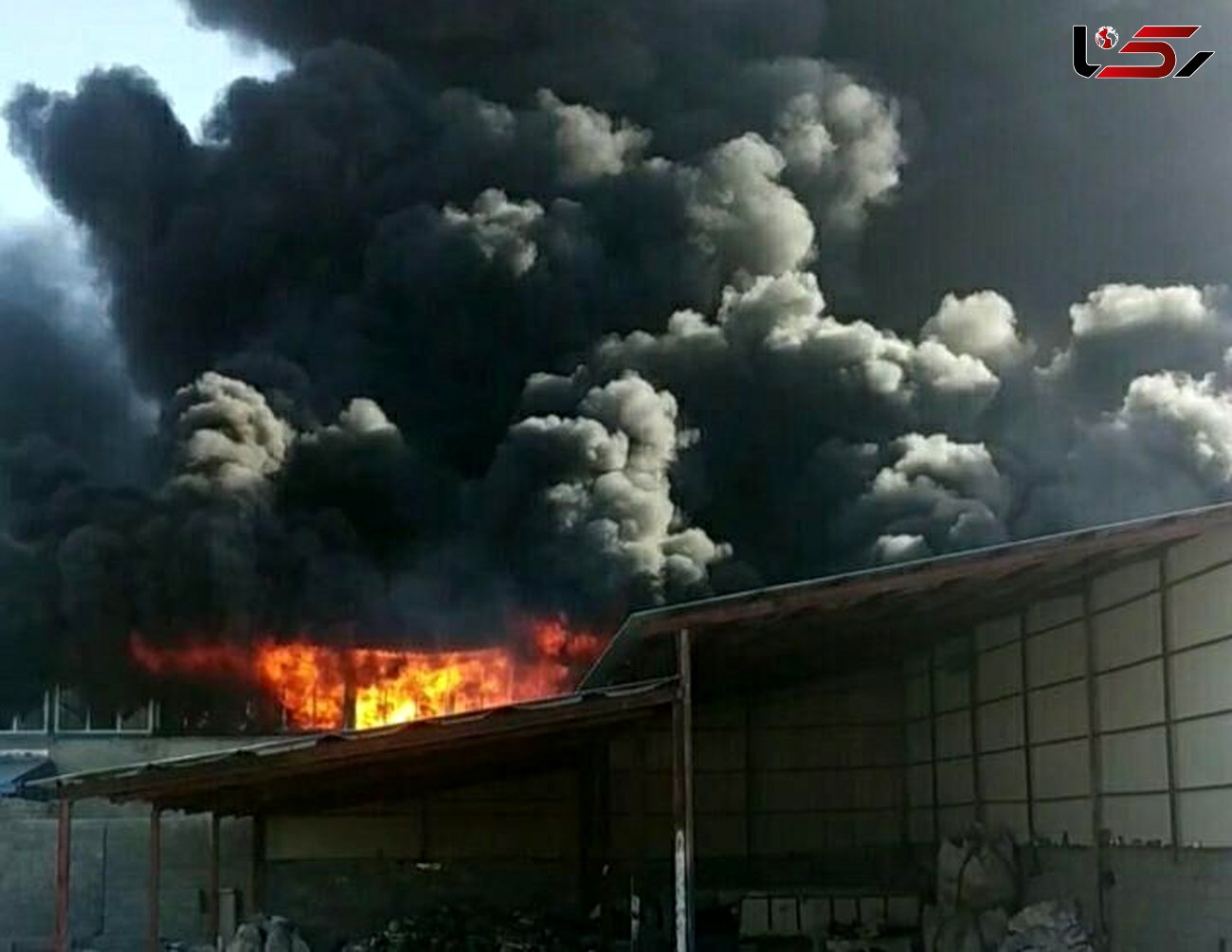 کارگاه تولید یونولیت پیرانشهر در آتش سوخت