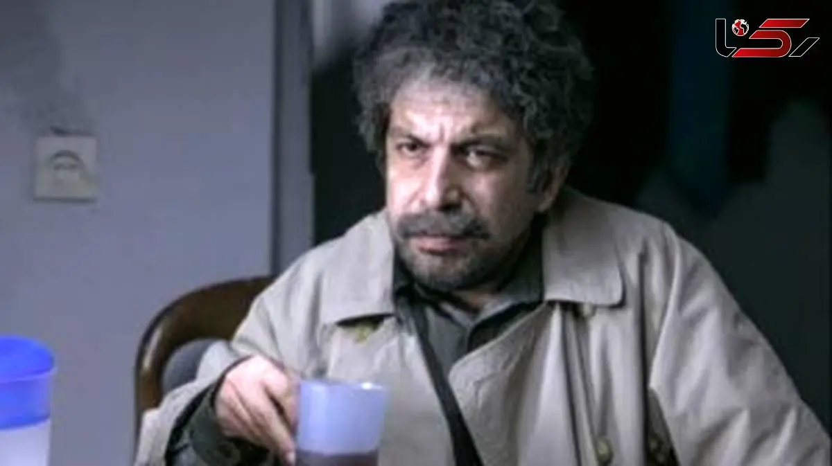 سکانس خنده دار مویز دادن عباس جمشیدی فر به سعیدآقاخانی در «اسباب زحمت»