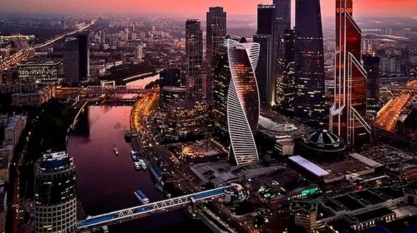 ببینید / حمله هواپیماهای بدون سرنشین به ساختمان های مسکو + فیلم 