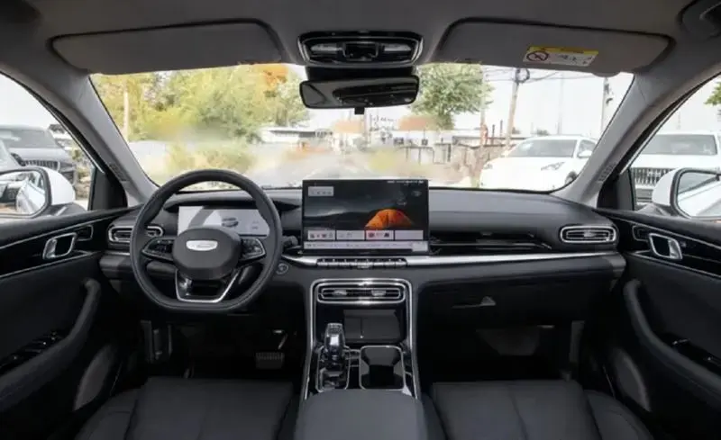 فضای کابین جیلی امگرند