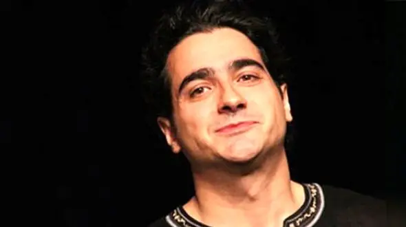 فیلم شاهکار اولین آواز خوانی بی‌نظیر همایون شجریان در 16 سالگی / خود پدرش با صدای بهشتی همایون به وجد آمد ..