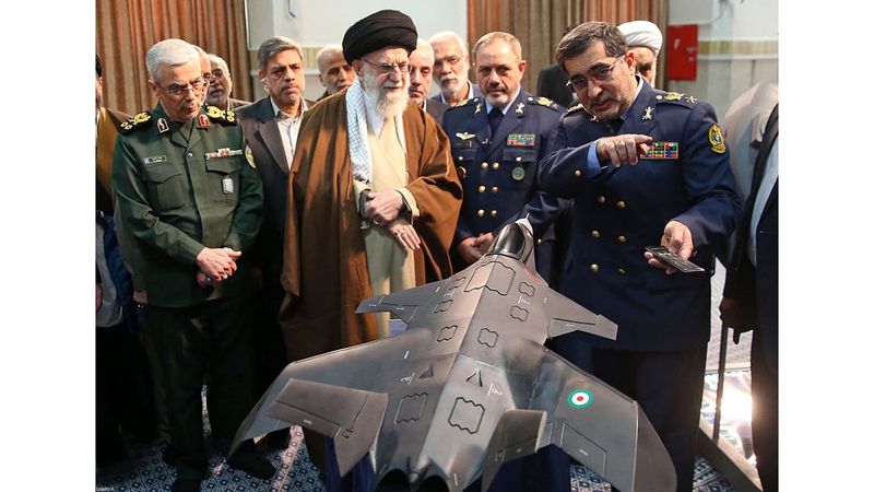 حضرت آیت‌الله خامنه‌ای فرمانده کل قوا صبح امروز( چهارشنبه ) به مدت یک ساعت از نمایشگاه «اقتدار ۱۴۰۳» که شامل آخرین دستاوردها و توانمندی‌های دانشمندان و متخصصان صنعت دفاعی کشور بود، بازدید کردند.
