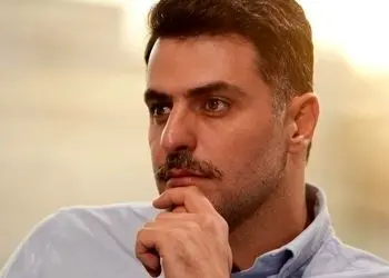 عاشقانه ای بی همتا از علی ضیا که اشکت رو در میاره، تشویق پشت صحنه برازنده این شعرخوانی بود/ می، می بیاور هی بیاور کِی سرم داغی!
ساقی عطش دارم رها کن مشتری‌ها را+ ویدئو